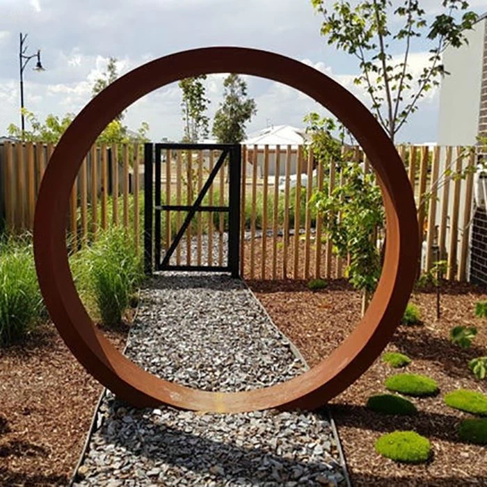 Скульптура из кортеновского стального круга